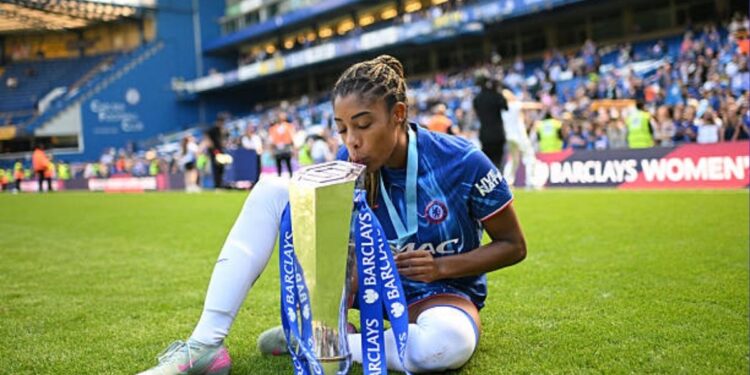 OL Lyonnes Confirm Signing of Ashley Lawrence from Chelsea