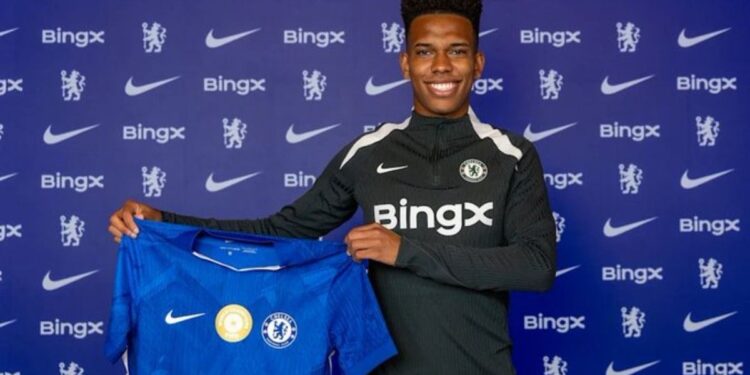 Estevao Willian Officially Unveiled as Chelsea Player and Shines in First Training Session