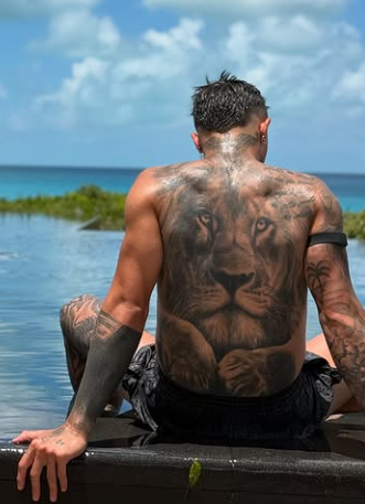 Enzo Fenarndez devotion is further highlighted by a cross with wings tattooed on the back of his neck, symbolizing his faith.