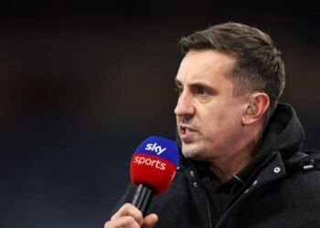 Gary Neville Slams Chelsea as a “Mess” After Defensive Collapse Against Leeds