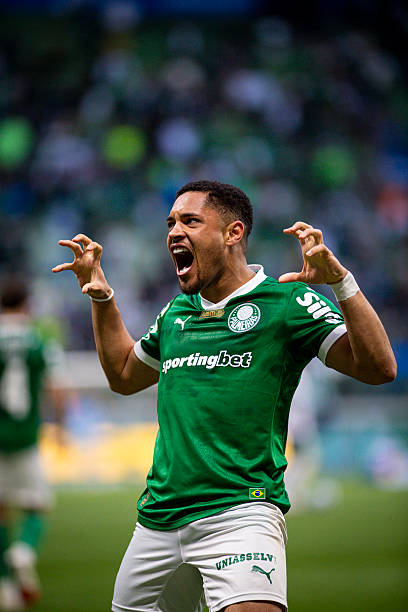 Chelsea Eye Vitor Roque January Move as Manchester United Circle